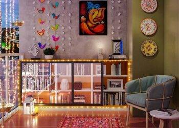 How to pack room decorations