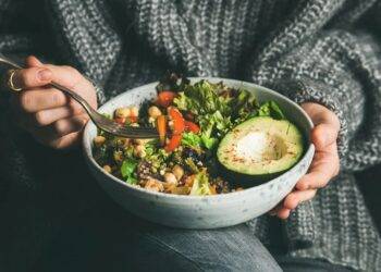 Eating Well on the Road: A Senior’s Guide to Healthy Travel Food