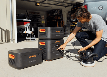 Powering Through: The Importance of Battery Backup and Solar Generators in Canadian Power Outages