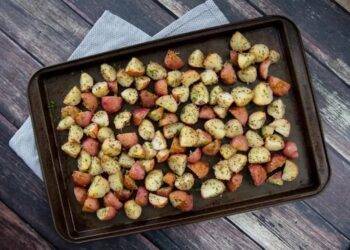 Recipe For Simple Pressure Cooker Potatoes: Rapid And Delectable