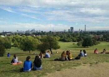 How to Explore London and Its Surroundings Like a Local